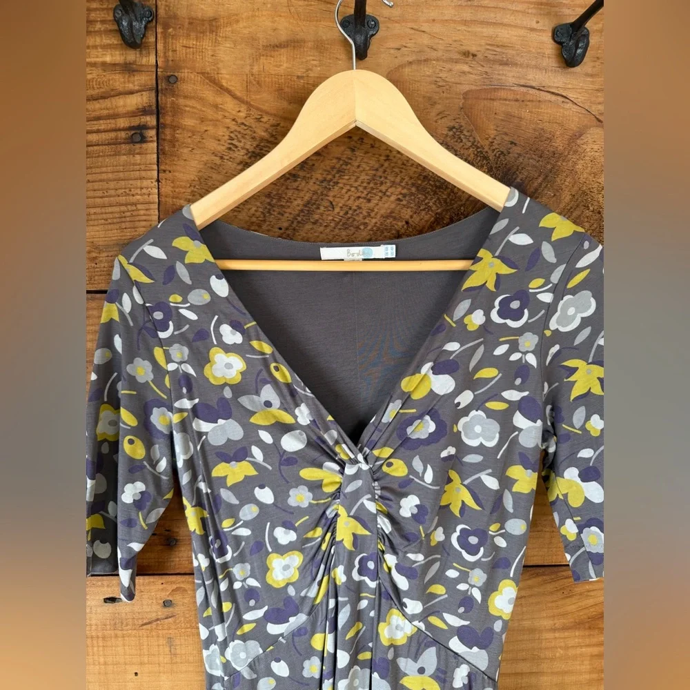 Boden Floral Gray, Yellow and Purple Knit Dress - Size 4 - Picture 3 of 8